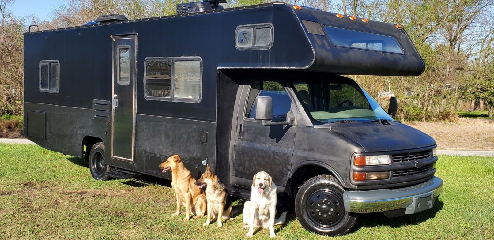 Chevy 3500 28ft R.V Motorhome 25,000 ORIGINAL MILES, Generator, A/c Unit, Shower And Toilet 