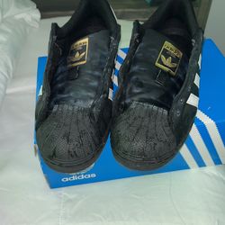 Superstars, black and white Adidas