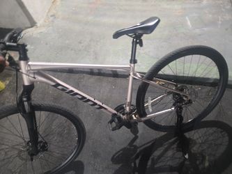 GIANT ROAM 4 BRAND NEW