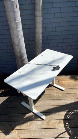 Free small standing desk. Good condition