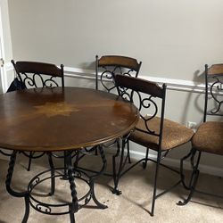 Dinning Room Table And Chairs 
