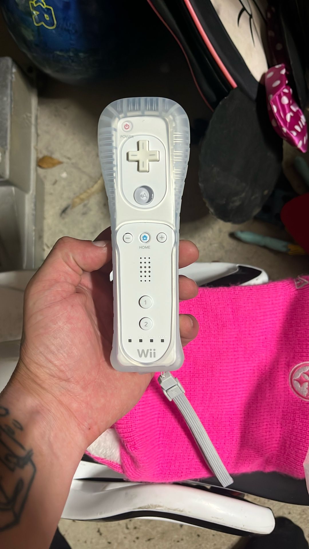 Nintendo Wii remote controller brand new with rubber case never been used