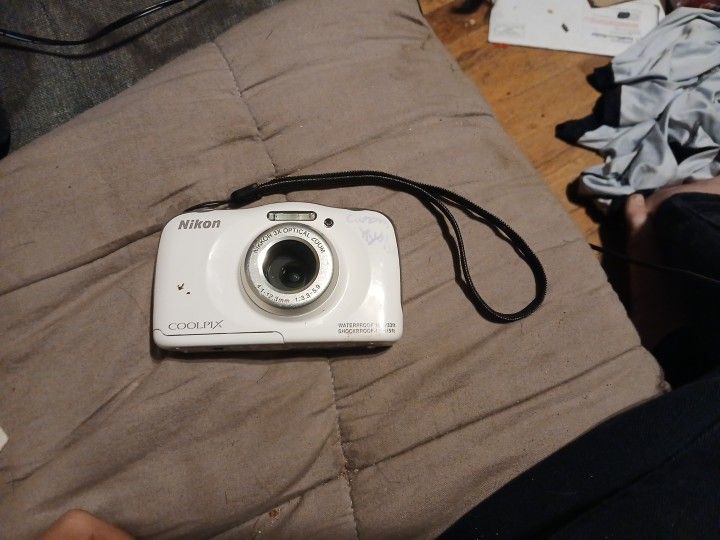 Nikon Coolpix S33 