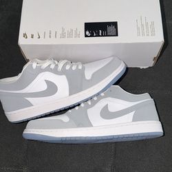 Jordan 1 Low Wolf Grey (10.5M/12W)