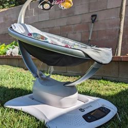 4 Moms Baby Swing 