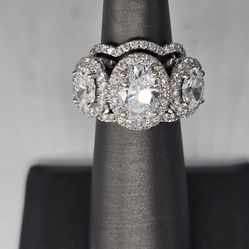 Wedding ring with band