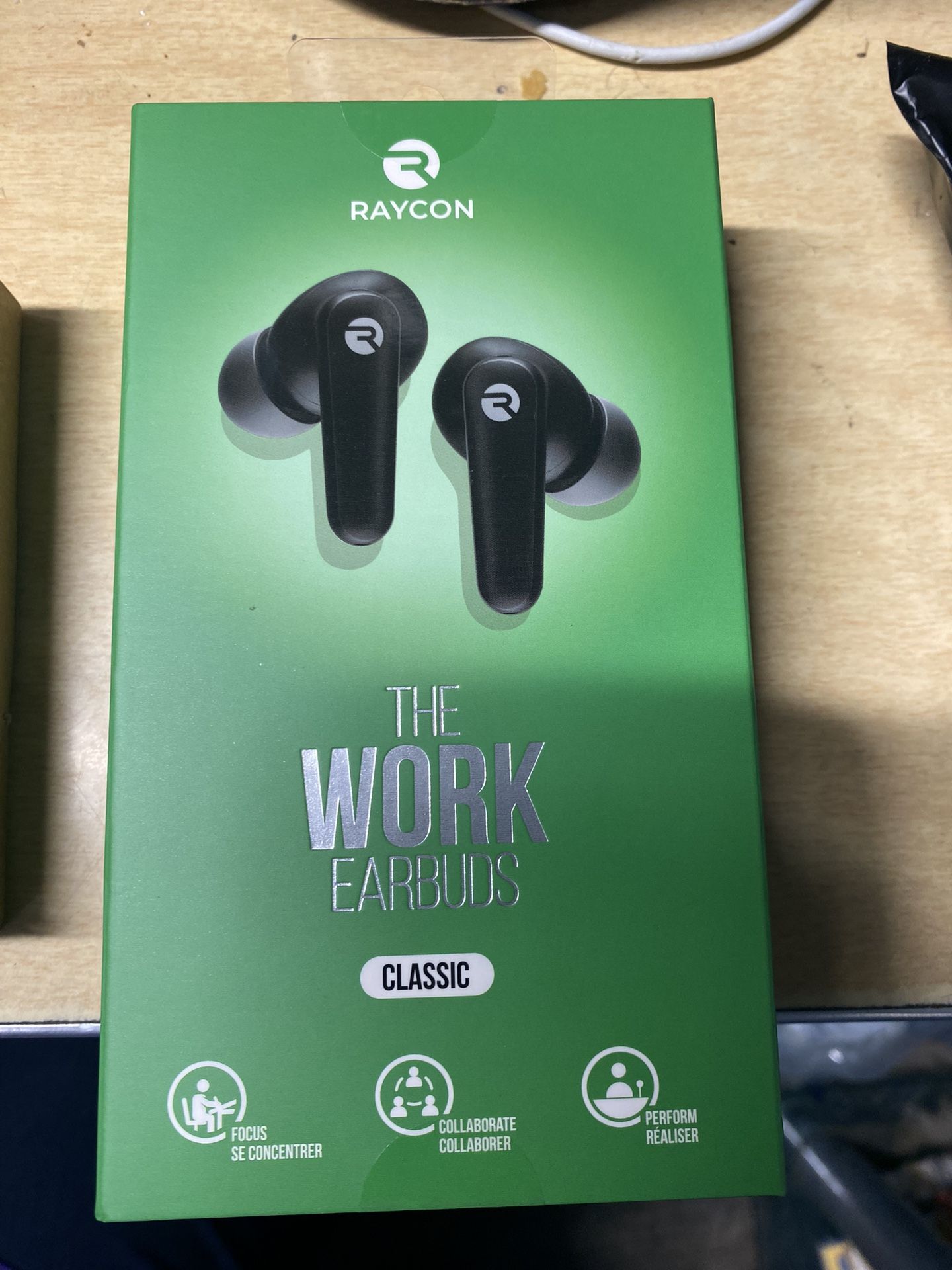Raycon Earbuds With Leather Bag And Extra Ear Tips