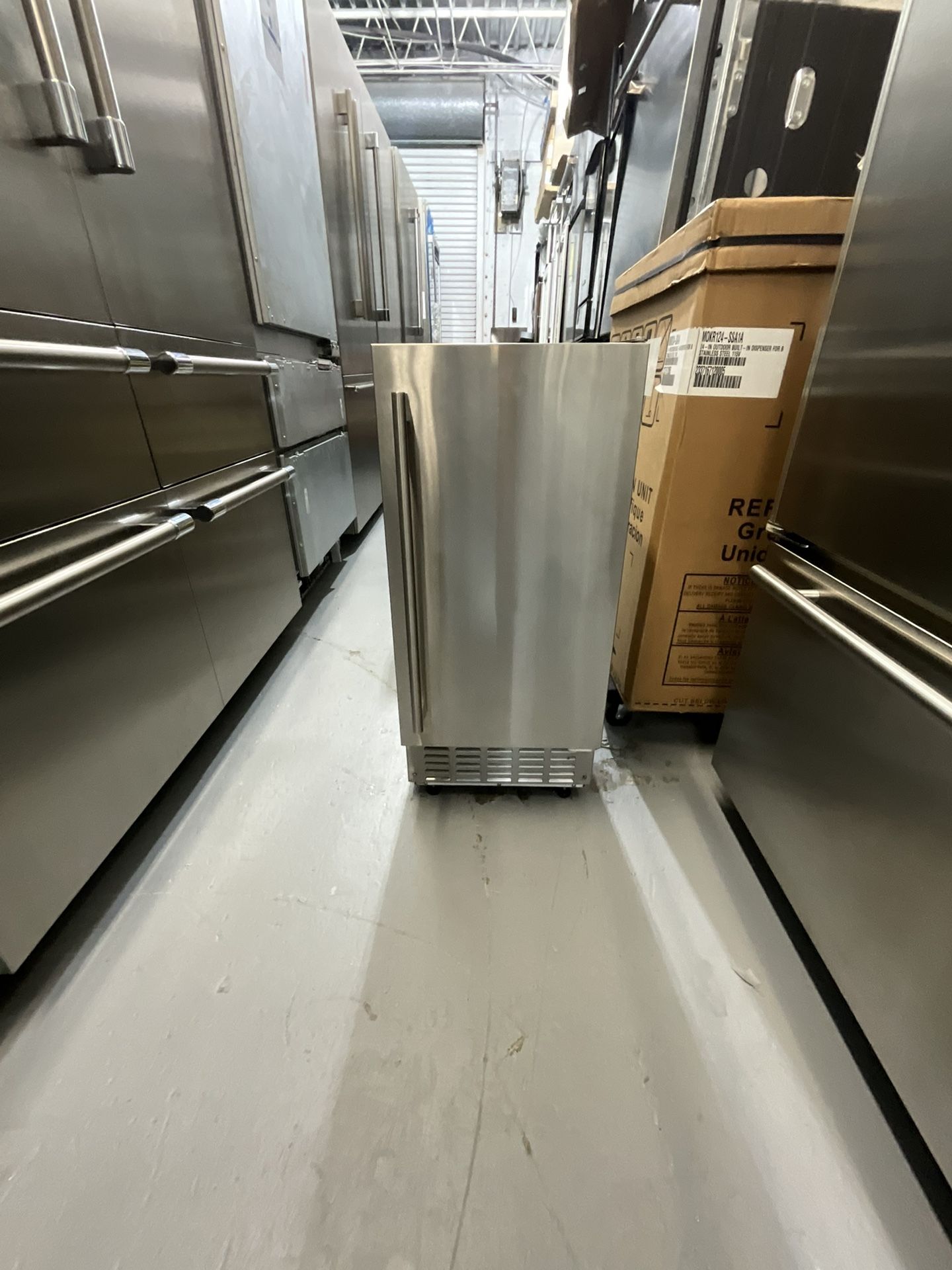 Freestanding Ice Maker – 34 lb Daily Output – Stainless Steel – Brand New!