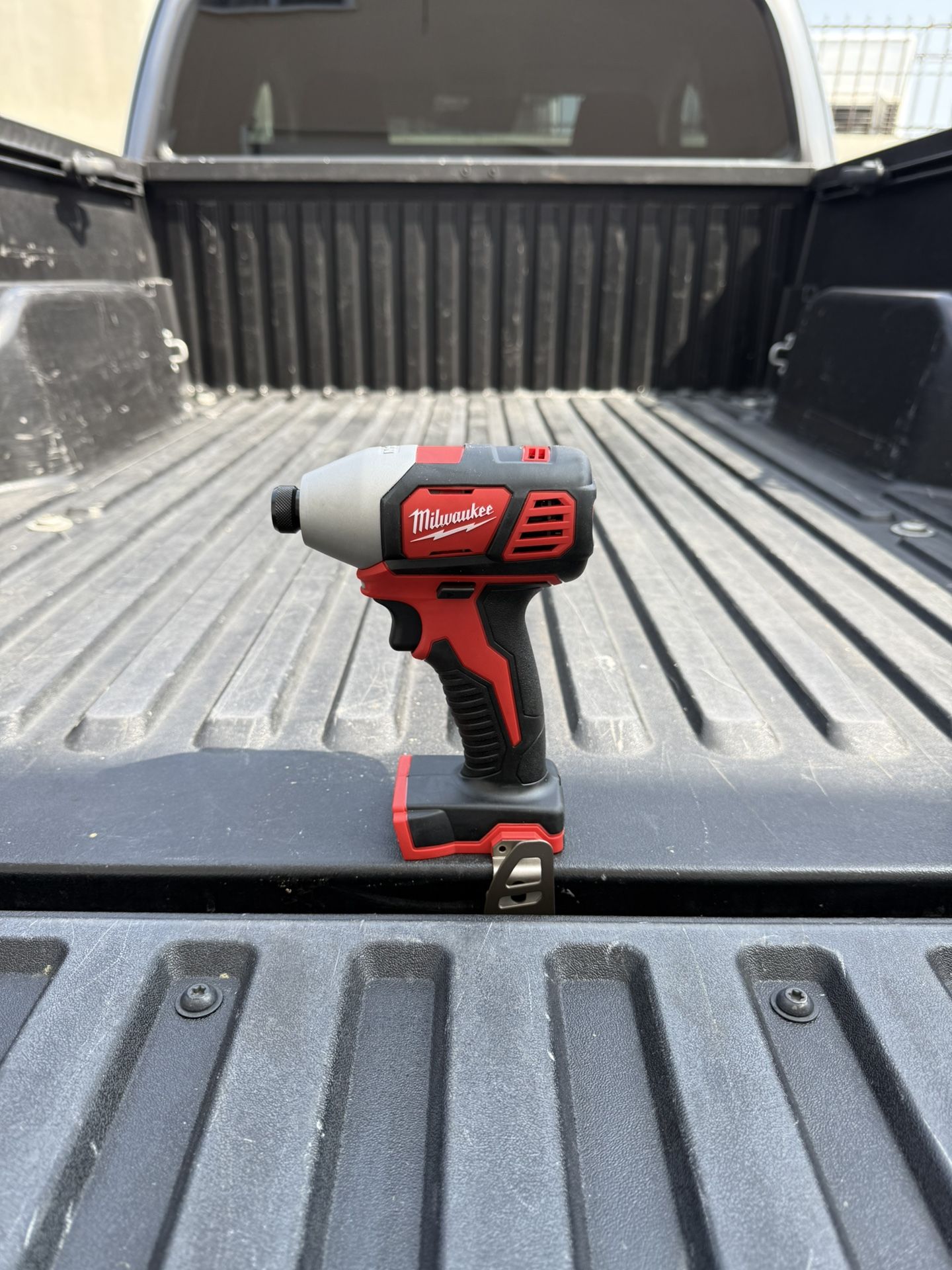 Milwaukee M18 18V Lithium-Ion Cordless 1/4 in. Hex Impact Driver (Tool-Only)