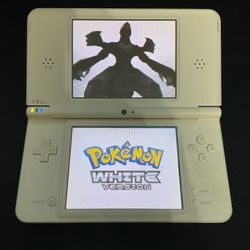 DSi XL/32GB/2500+Games
