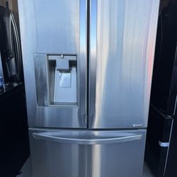 LG Refrigerator Everything Works 