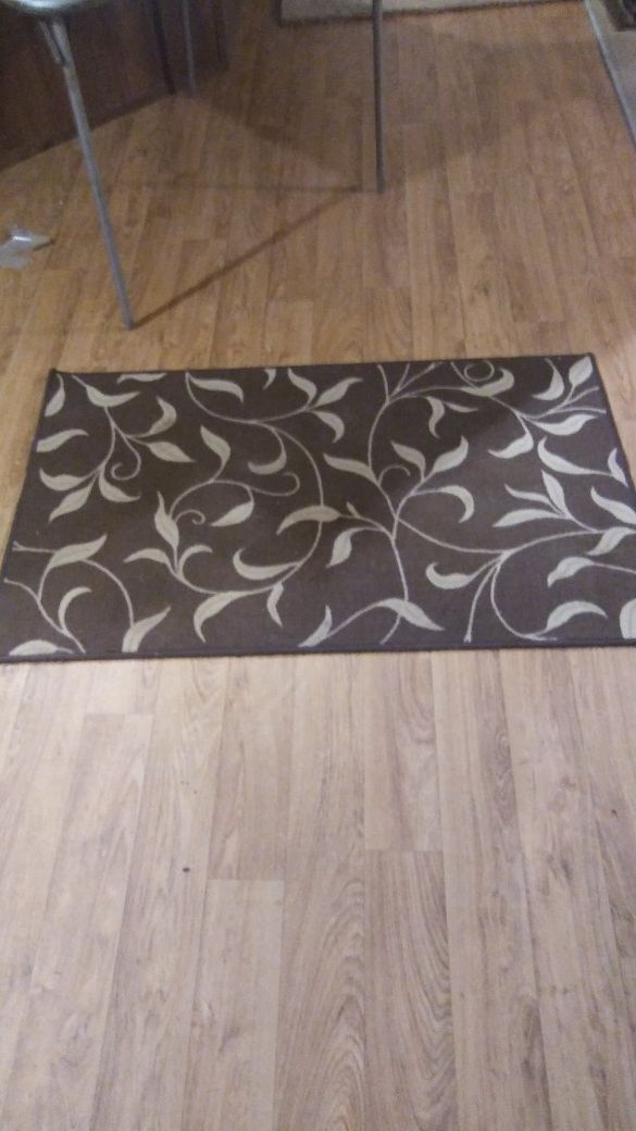 4ft by 2ft 6in area rug by design collection