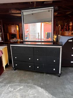 LONG DRESSER WITH MIRROR ⚠️⚠️⚠️