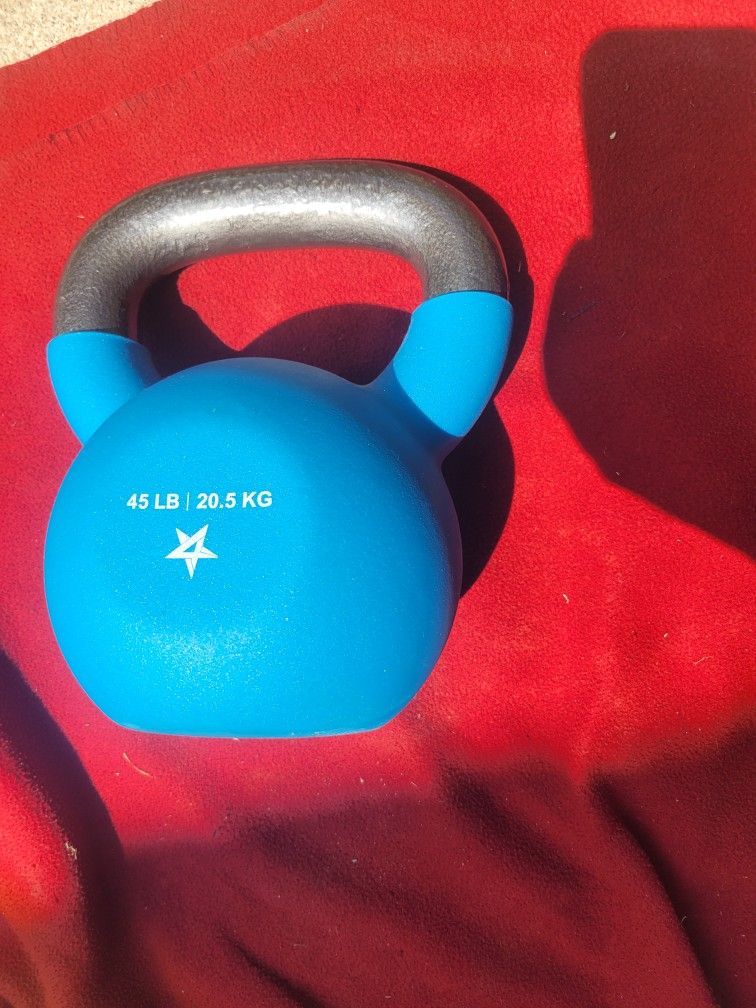 SINGLE RUBBER COATED 45LB. KETTLEBELL
11525 S HALSTED. Dunkin Donuts/
7111.S WESTERN WALGREENS DELIVERY AVAILABLE $
45$. CASH ONLY AS IS