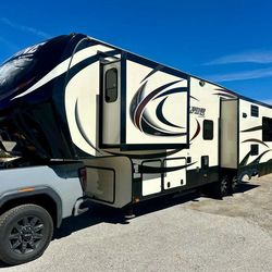 2015 Alpine 34’ 5th Wheel W/ 3 Slide Outs - LOADED MODEL