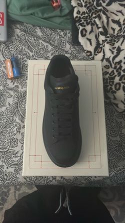 Alexander mcqueens size 9 worn once og all!!!!