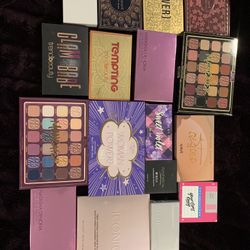 ✨BRAND NEW✨ BUY 2 Get 1 Half Off Eye Shadow Palettes 