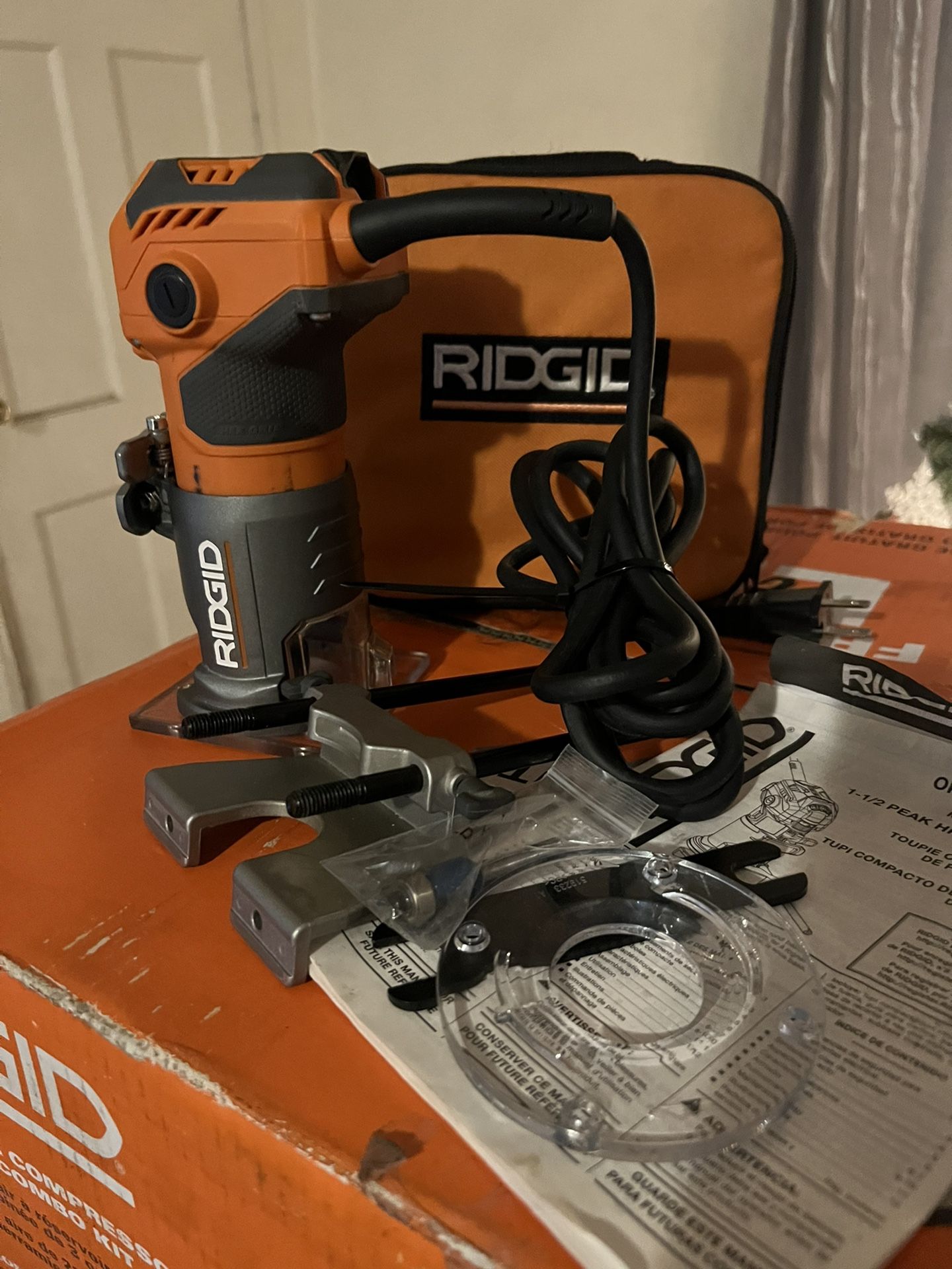 RIDGID 5.5 Amp Compact Fixed Base Corded Router