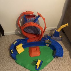 Hot Wheels Monster Truck Volcano Set