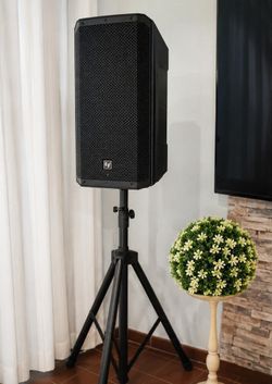 Electro-Voice ELX200-12P 1200W Powered Speaker + Tripod Stand – Excellent Condition
