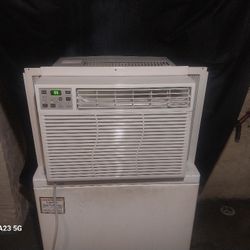 12,000 BTU Air Conditioner General Electric (Like New)