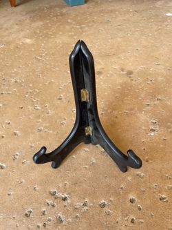 Wooden plate display stand