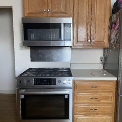 Kitchen cabinets and drawers 