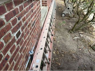 Louisville 32 foot fiberglass ladder, decent shape.