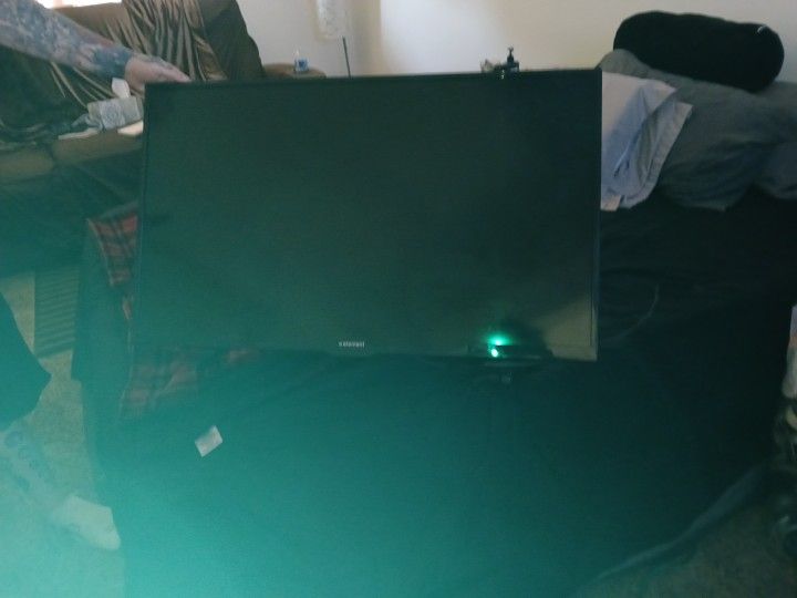 42" Flat Screen Element Tv...needs a Universal remote