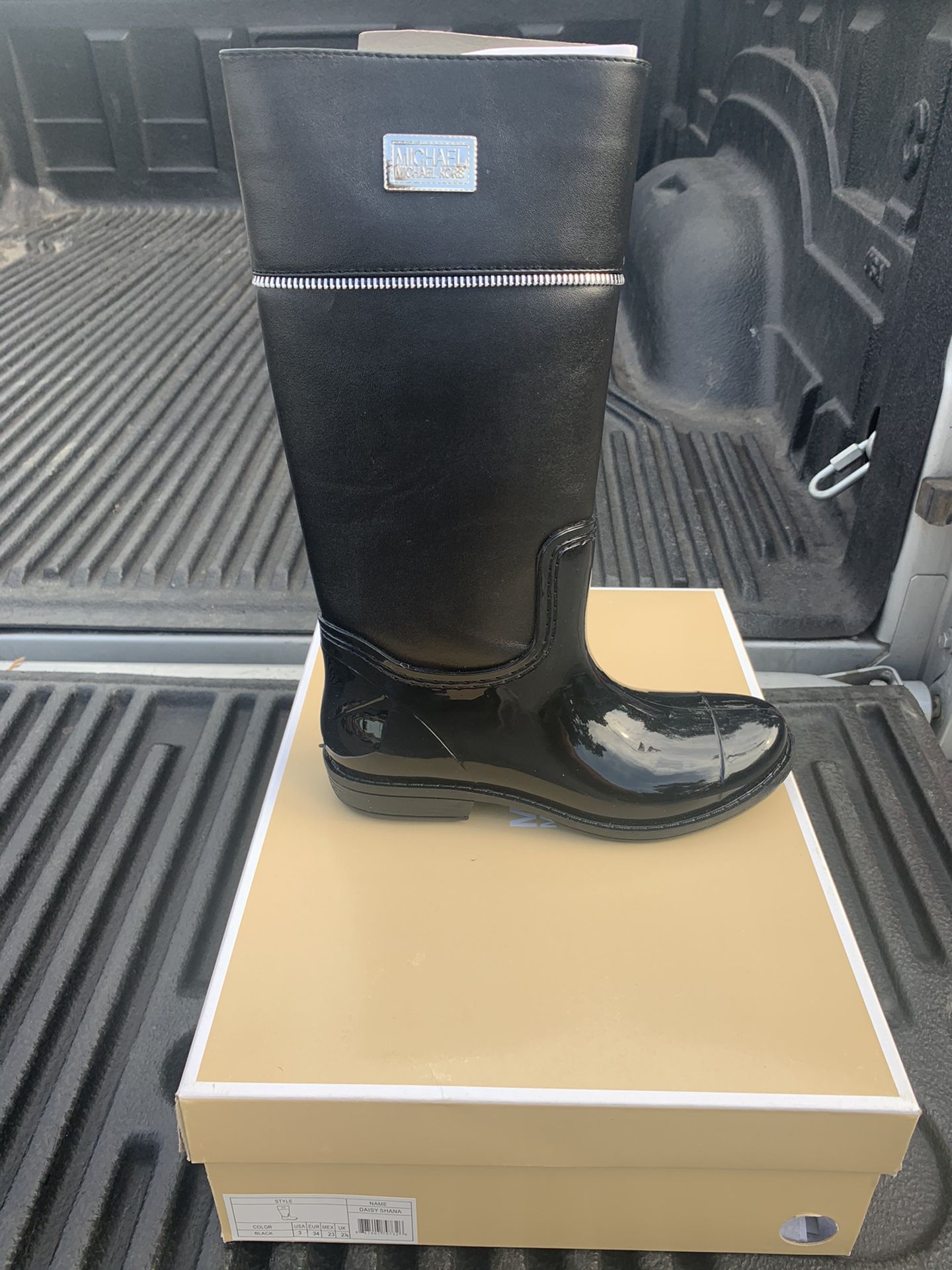 Michael kors rain boots size 2 and 3 (Authentic )