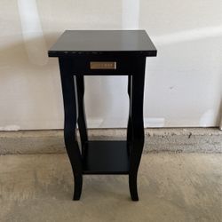 Kate And Laurel End Table 