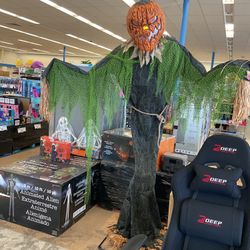 Animated Pumpkin Scarecrow