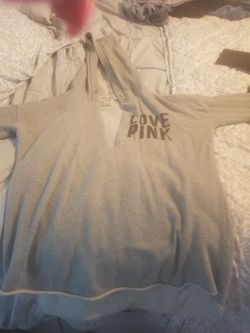 3 v.s sweat shirts same style