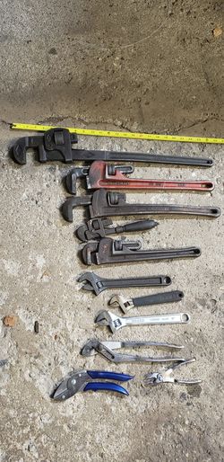 Pipe wrench