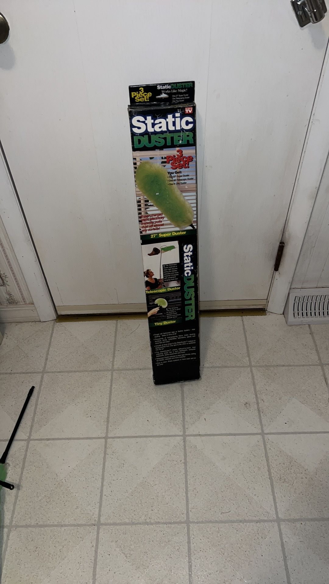 Magic Static Duster- 3 Piece Set. Box is damaged/worn