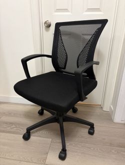 Ergonomic Mesh Office Chair – Adjustable & Comfortable
