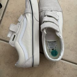 White Velcro Vans (9.5 Women’s 7.5 Me )