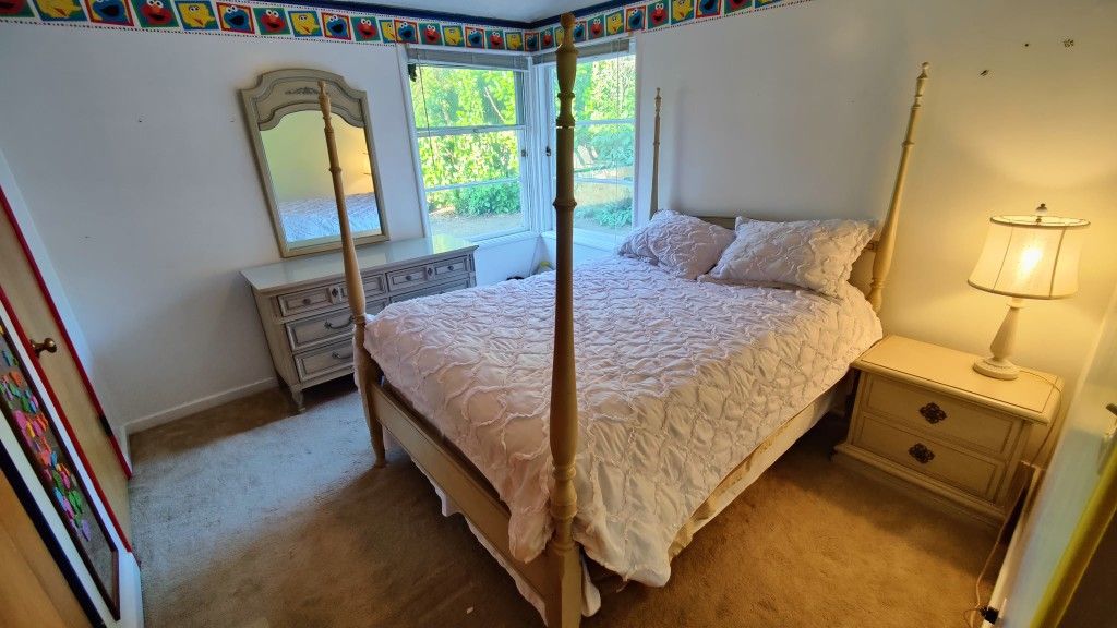 White Full Sized Canopy Bed