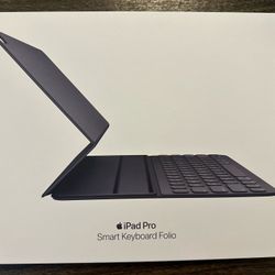 Apple 12.9” M1 iPad Pro Magic keyboard A2039