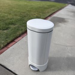 Munchkin Step Diaper Pail + 3 Refill Rings – Clean, Good Condition