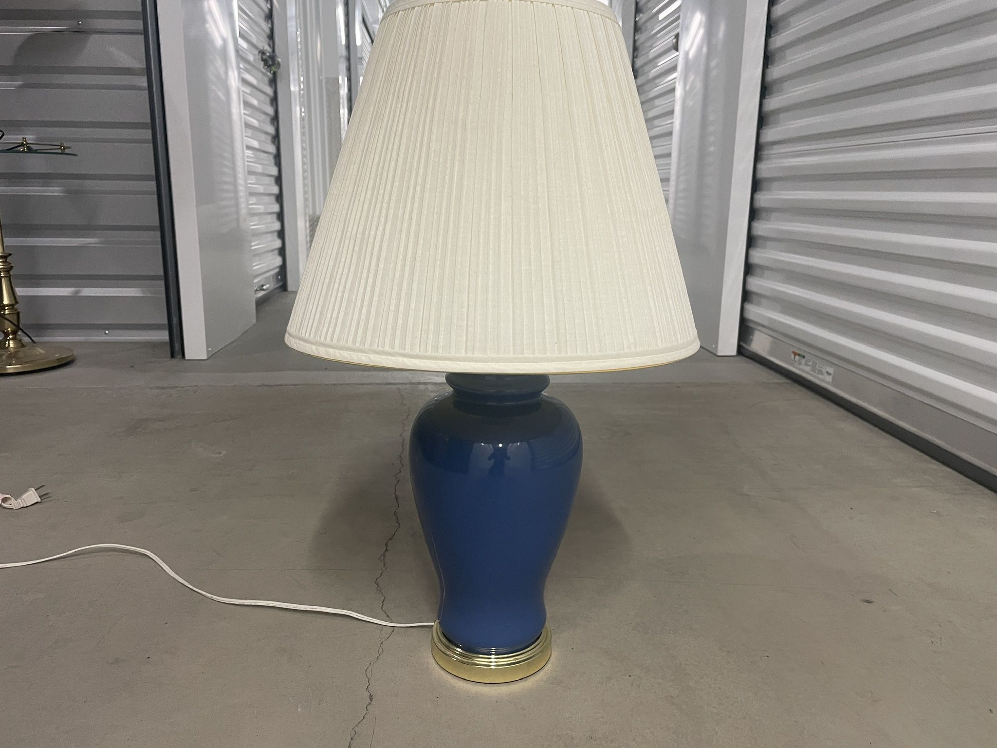 Elegant Blue Ceramic Table Lamp