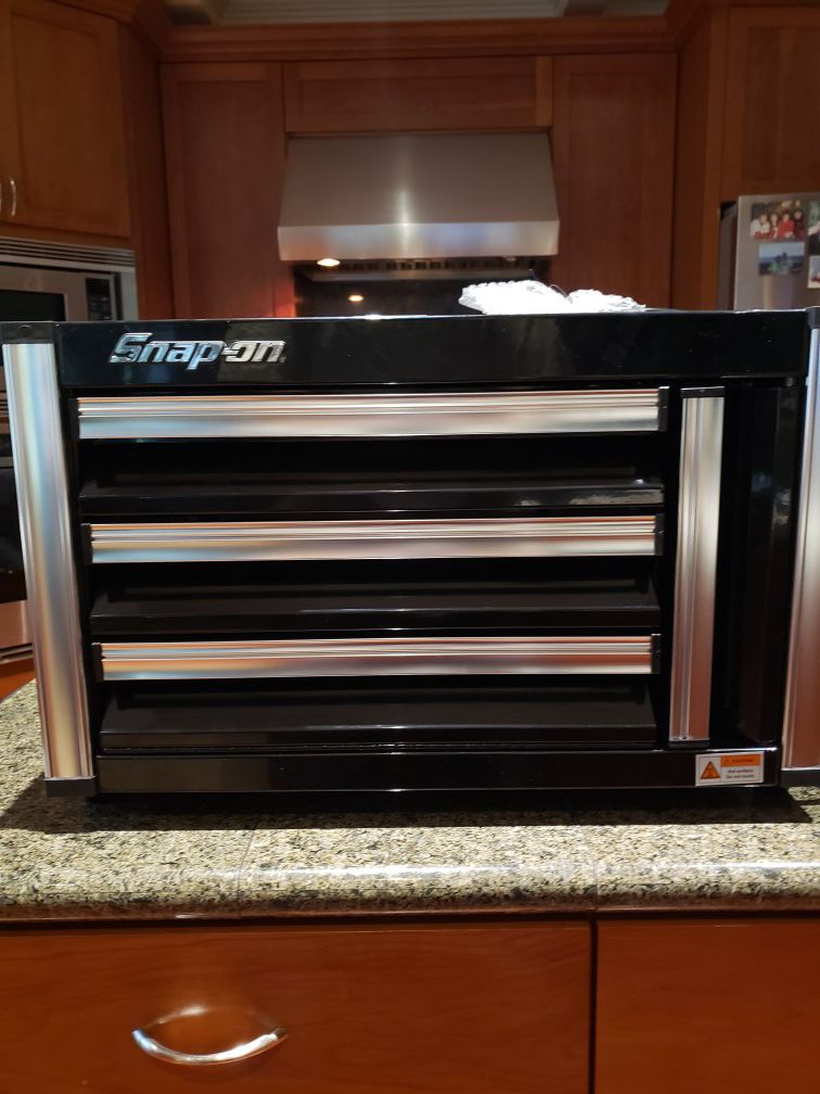 Snap on pizza oven