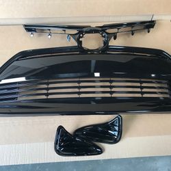 Upper Lower Grille Foglight Cover Kit For 2017 2018 Toyota Corolla LE XLE 2019 4 Piece Set Gloss Black