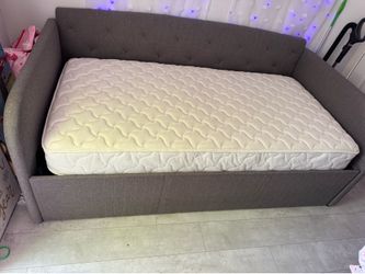 Full-size trundle daybed