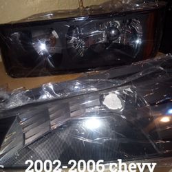 2002-2006 Chevy Avalanche Headlights And Turn Signal Lights 