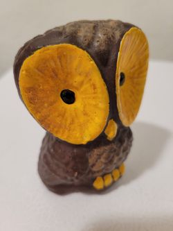 Vintage 1970s Ceramic Owl Figurine – Big Eyes Retro Boho Kitsch Decor