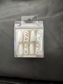 Press on nails