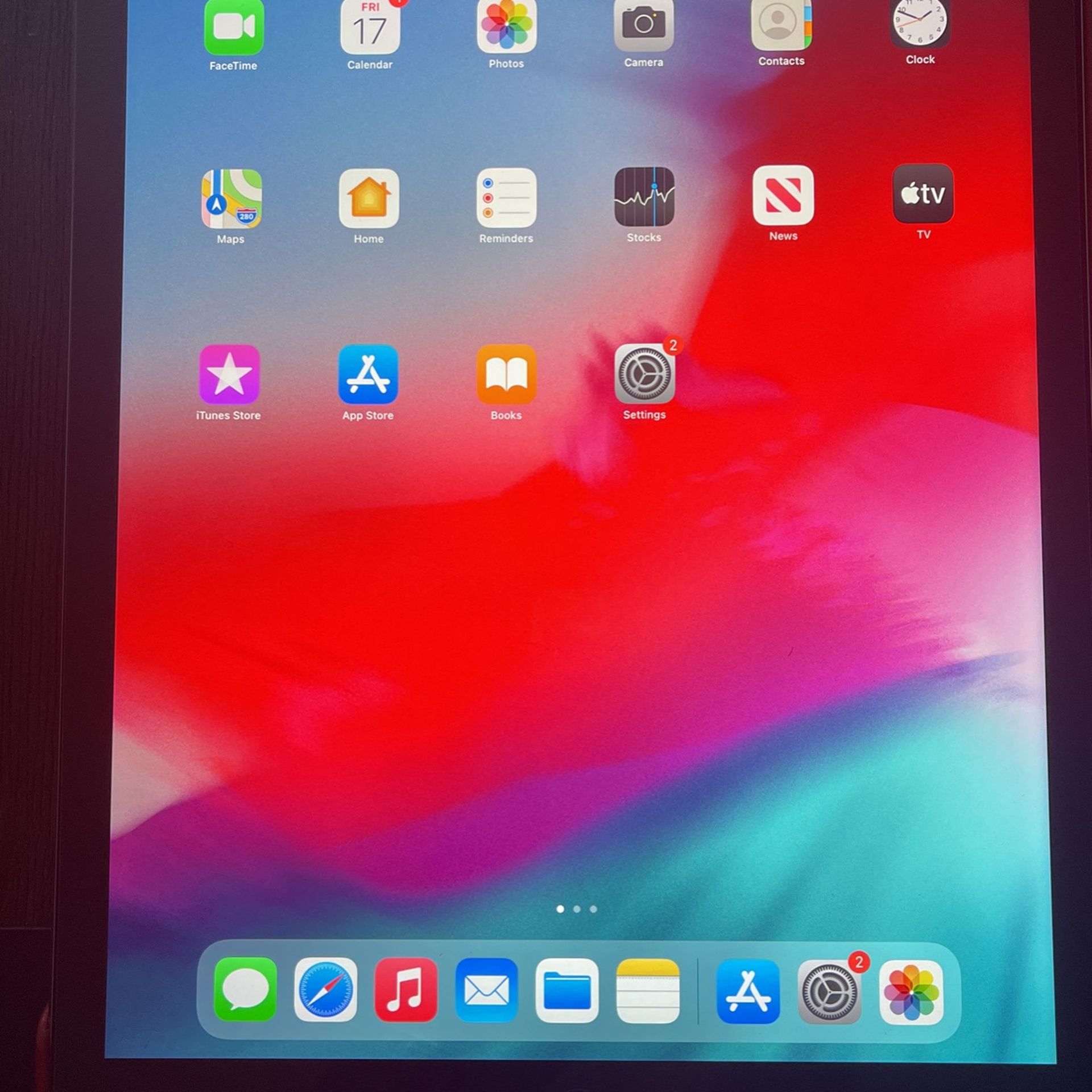 Apple iPad Pro 1st Generation Mint 12.9 Inch 128GB With Case Wifi And Cellular Version AT&T