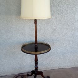 Vintage Mahogany Georgian Style Tripod Lamp Table 