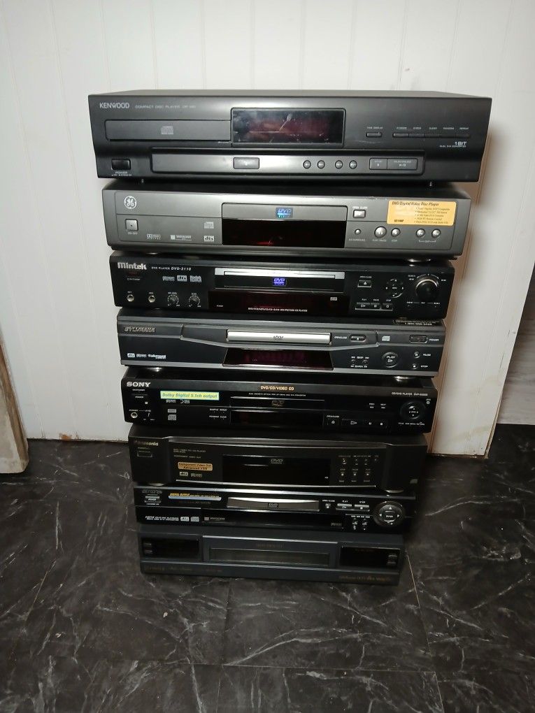 8 DVD, CD, VCR Players Not Working,  For PARTS OR REPAIR